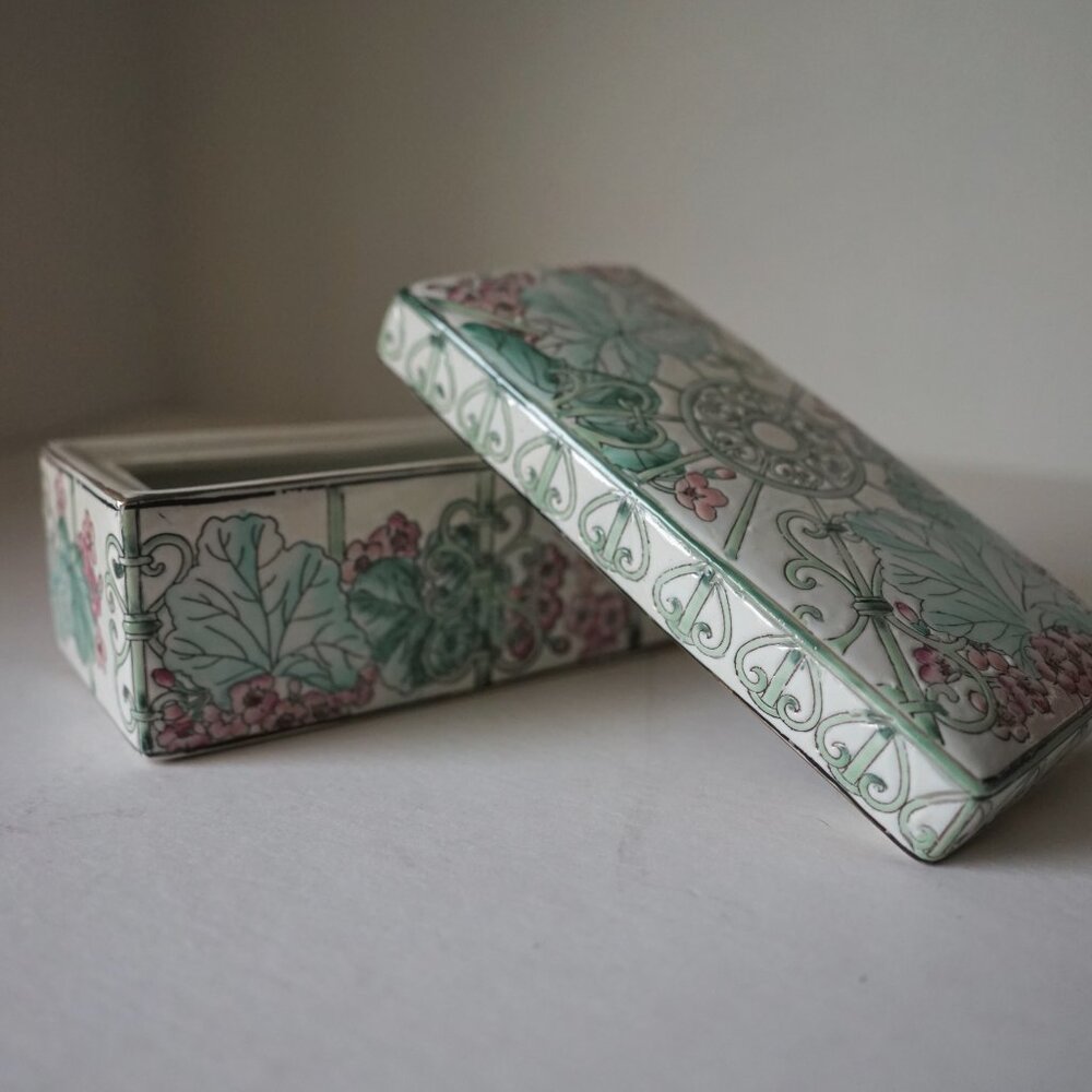 Vintage Chinese Porcelain Trinket Box - Picture 4 of 6